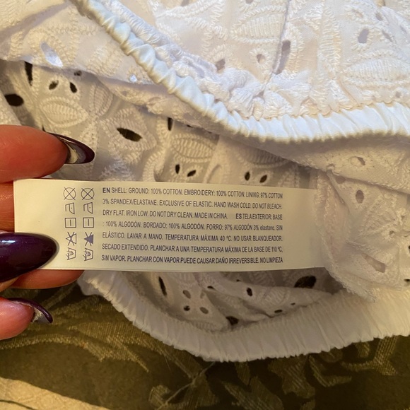 Forever 21 eyelet crop top M NWOT - Picture 3 of 3